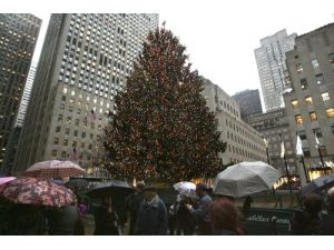 New York'taki Noel Ağacı Turistlerin İlgi Odağı Oldu