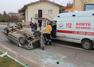Beyşehir'de otomobil devrildi: 1 yaralı