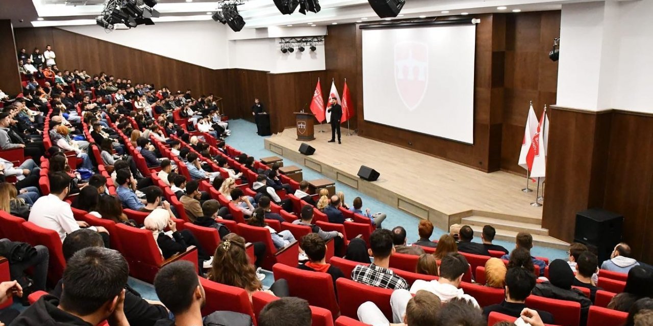 Uluslararası Balkan Üniversitesi 2022-2023 Akademik Yılını açtı