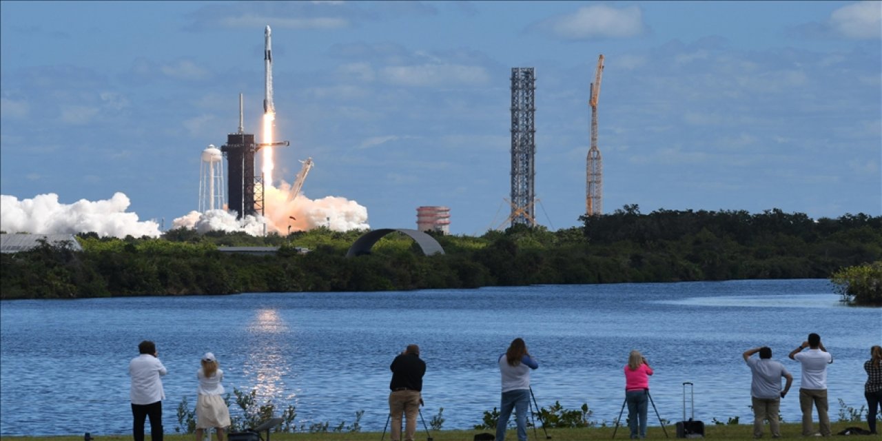 NASA'nın Crew 5 astronotlarını taşıyan SpaceX üretimi roketi fırlatıldı