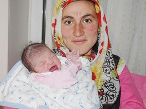 Yılın ilk bebeği bir kız, adı Feride