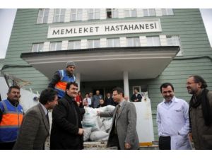 Başkan Dündar, Okul Ve Hastanelere Tuz Dağıttı