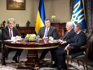 Ukrayna’nın Cumhurbaşkanları Yuvarlak Masa Etrafında Toplandı