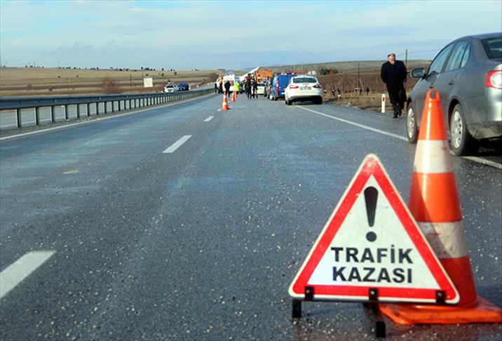Konya'da tır ile kamyonetin çarpıştığı kazada 3 kişi yaralandı