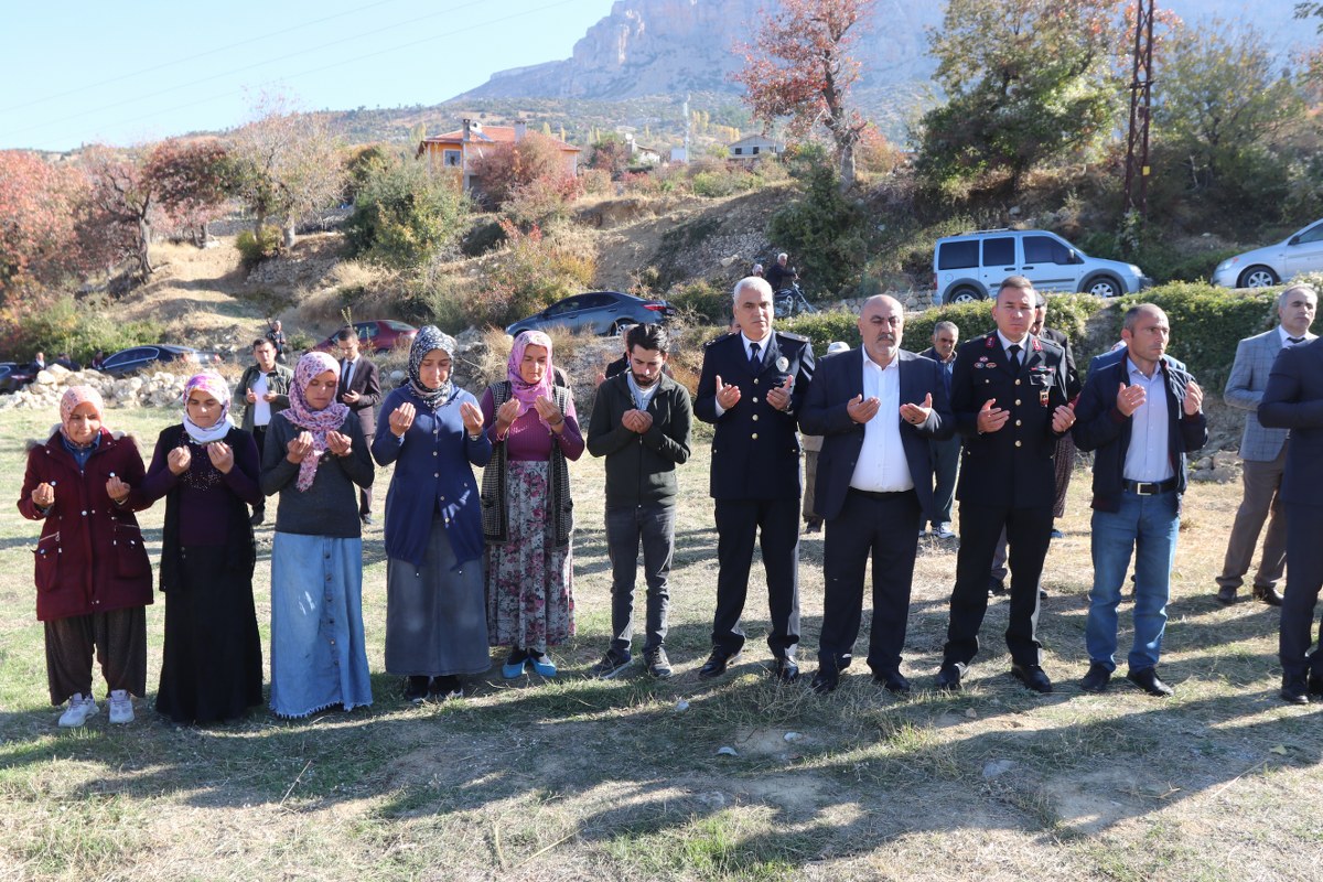 Ermenek'teki maden kazasında yaşamını yitiren işçiler mezarları başında anıldı