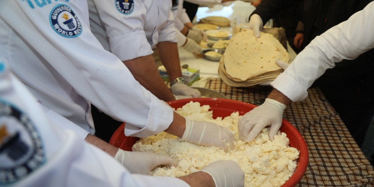 Konyalılar sıcak ekmek eşliğinde ikram edilen bu peyniri çok sevdi