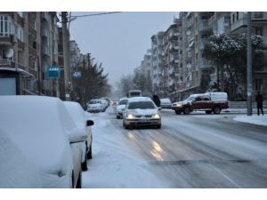 Balıkesir'de Kar Etkili Oluyor