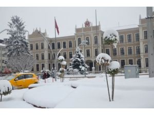Bolu Merkezde Kar Kalınlığı 30 Santimetre Oldu