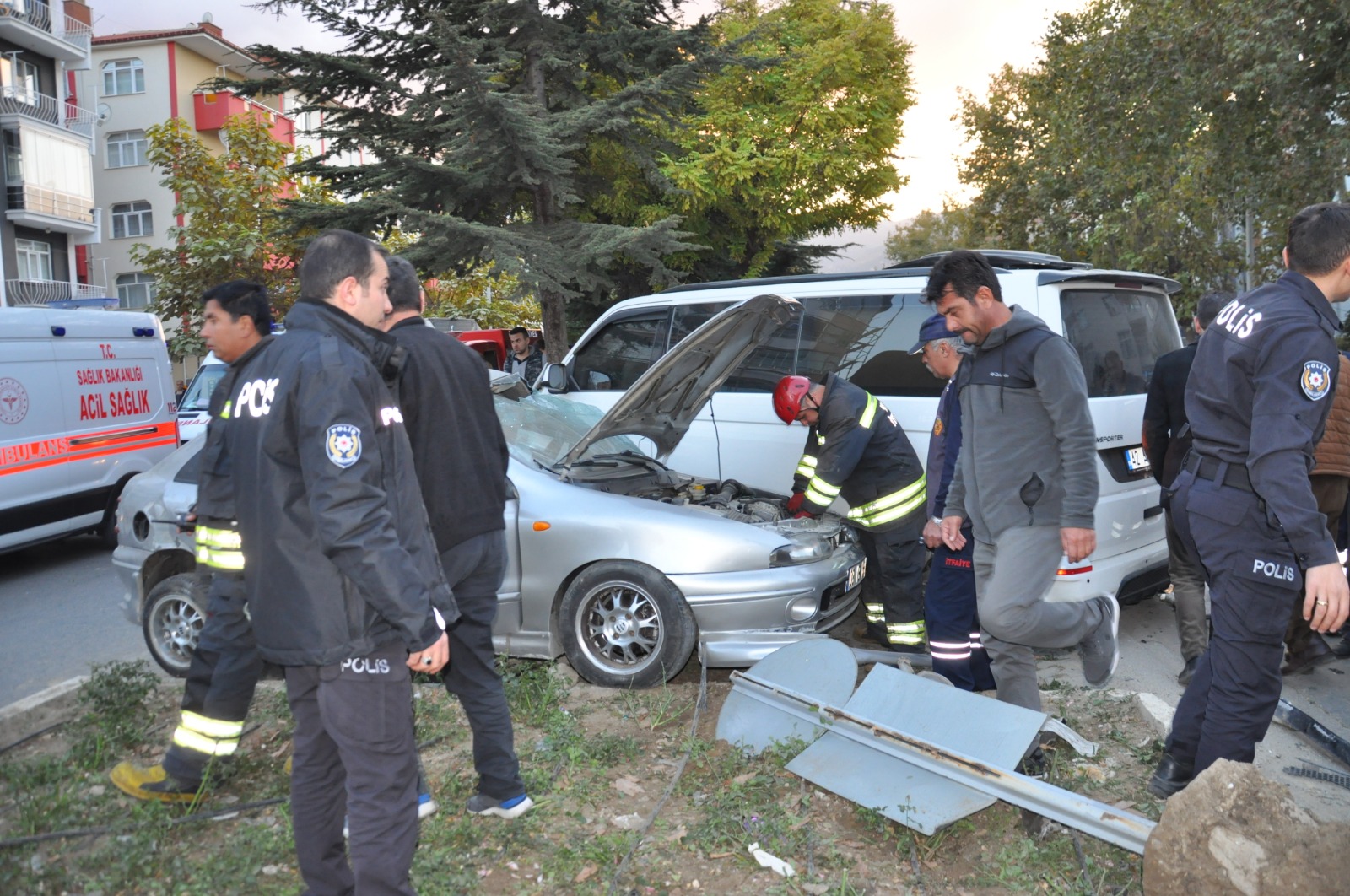 Akşehir'de minibüs ile otomobilin çarpıştı Kazada 1 kişi yaralandı