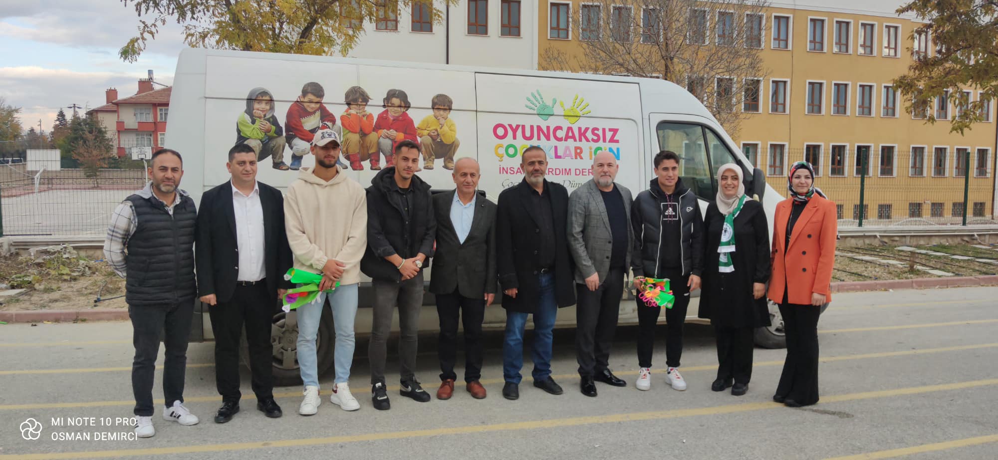 Konyaspor ve Nalçacılılar  özel öğrencileri sevindirdi