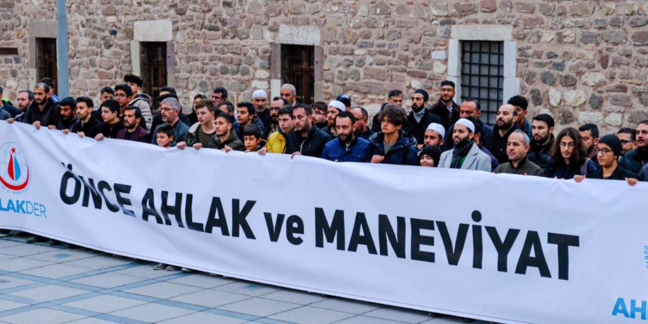 Sabah namazında buluştular