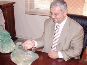 Kuruyemişçiler şikayetçi