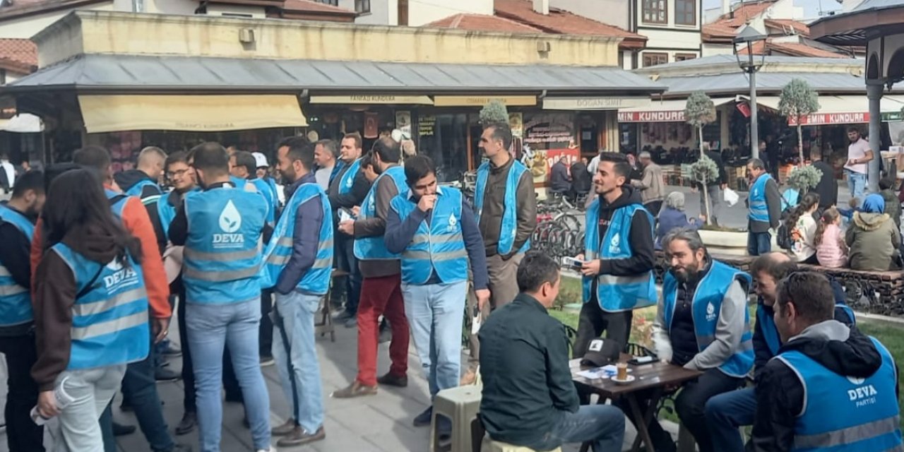 Konya sokaklarında dolaşan mavi yelekliler dikkat çekiyor