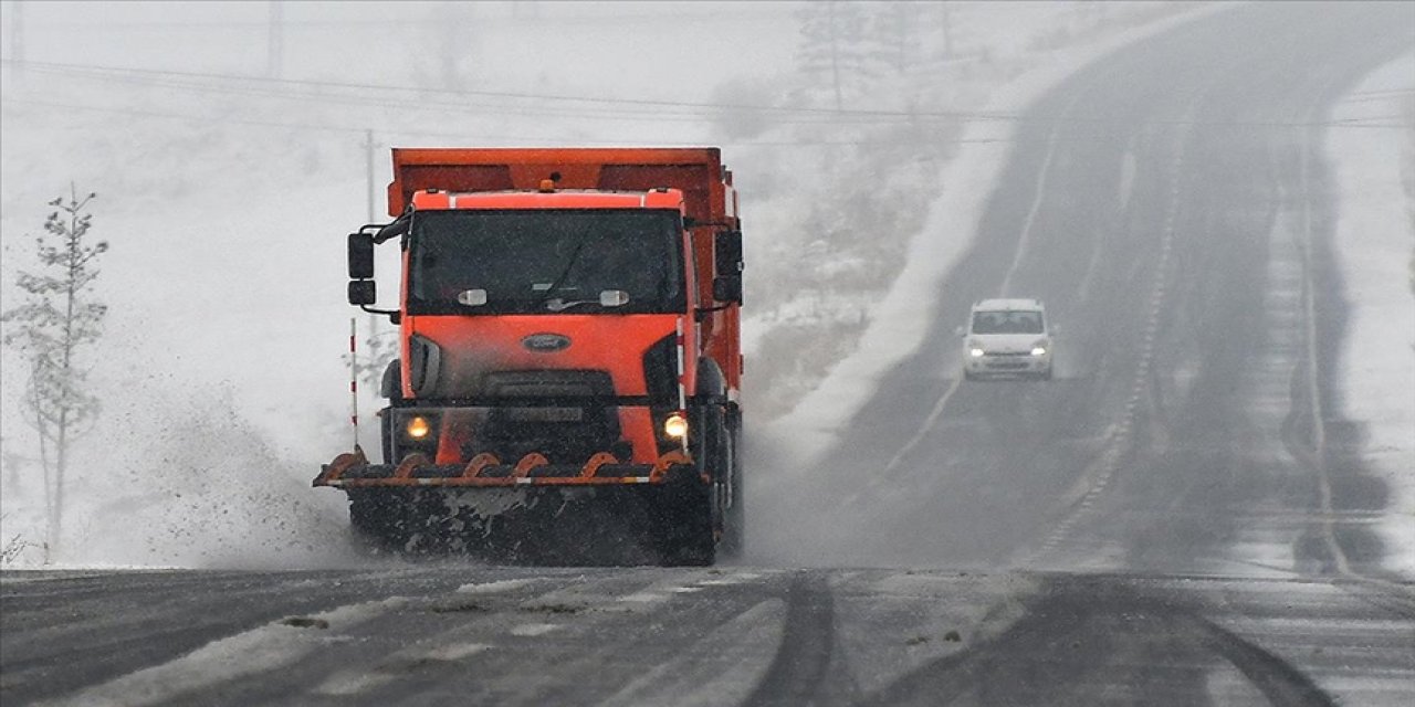 Ardahan ve Kars'ta kar yağışı etkili oluyor