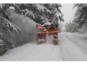Bursa’da Köy Yollarını Açma Çalışmaları Devam Ediyor