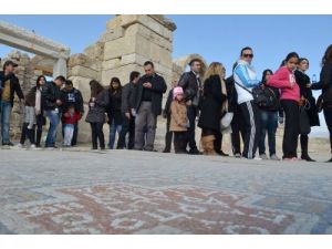 Laodikya Antik Kentini Yaklaşık 83 Bin Kişi Gezdi