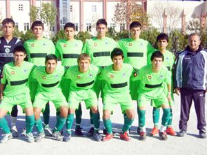 U 17’de lider takımlar kazandı