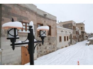 Talas’ın Tarihi Mekanları Gelinlik Giydi