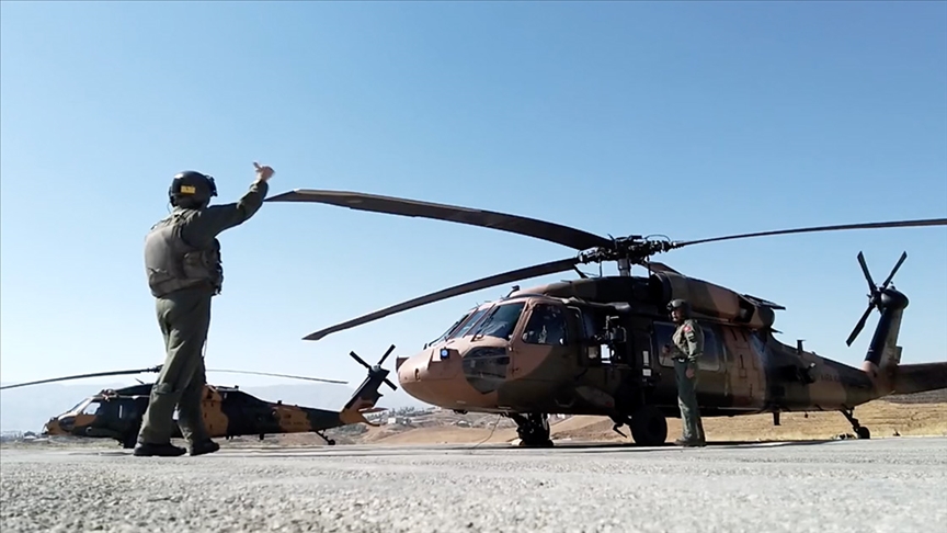 En zorlu arazilere düzenlenen hava hücum harekâtlarının isimsiz kahramanları: Helikopter pilotları