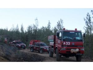 Mersin'de Yangına Müdahale Eden Arozözlerin Suyu Dondu