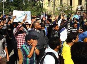 Mısır'da öğrenci gösterileri sürüyor