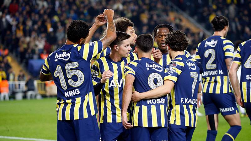 Fenerbahçe dört köşe!