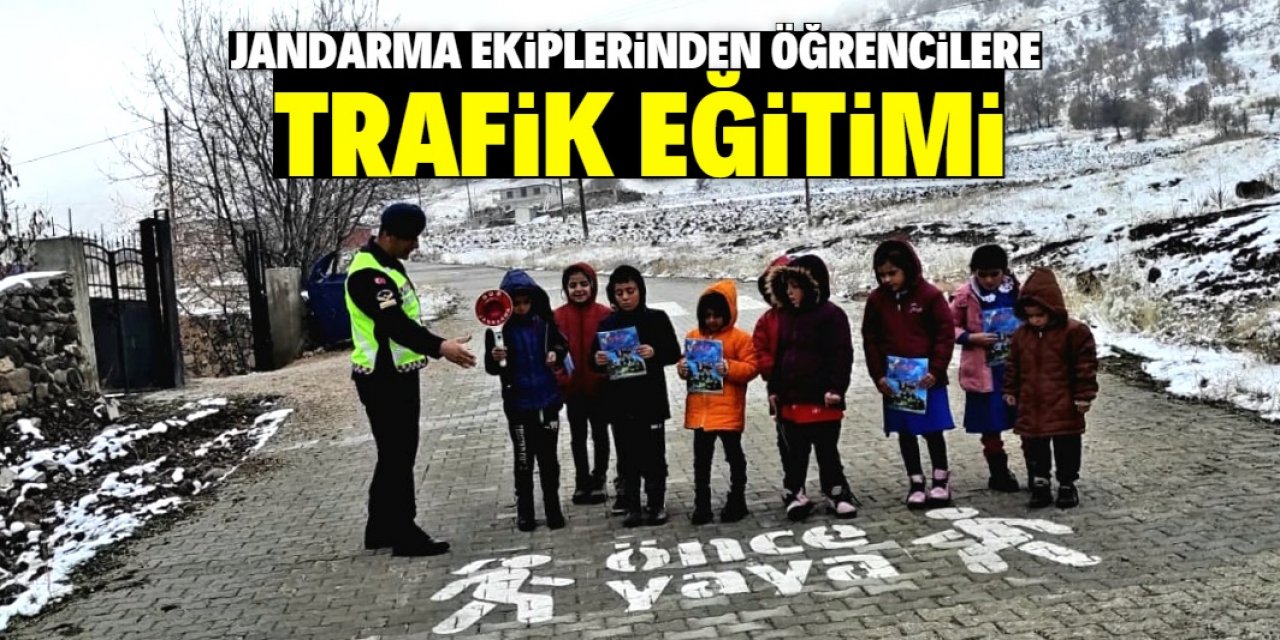 Aksaray'da jandarma ekiplerinden öğrencilere trafik eğitimi