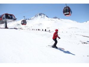 Erciyes’te Kayak Sezonu Açılışında Hizmetler Ücretsiz