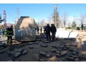 Doğalgaz Borusu Patladı, Yol İkiye Ayrıldı: 6 Yaralı(2)