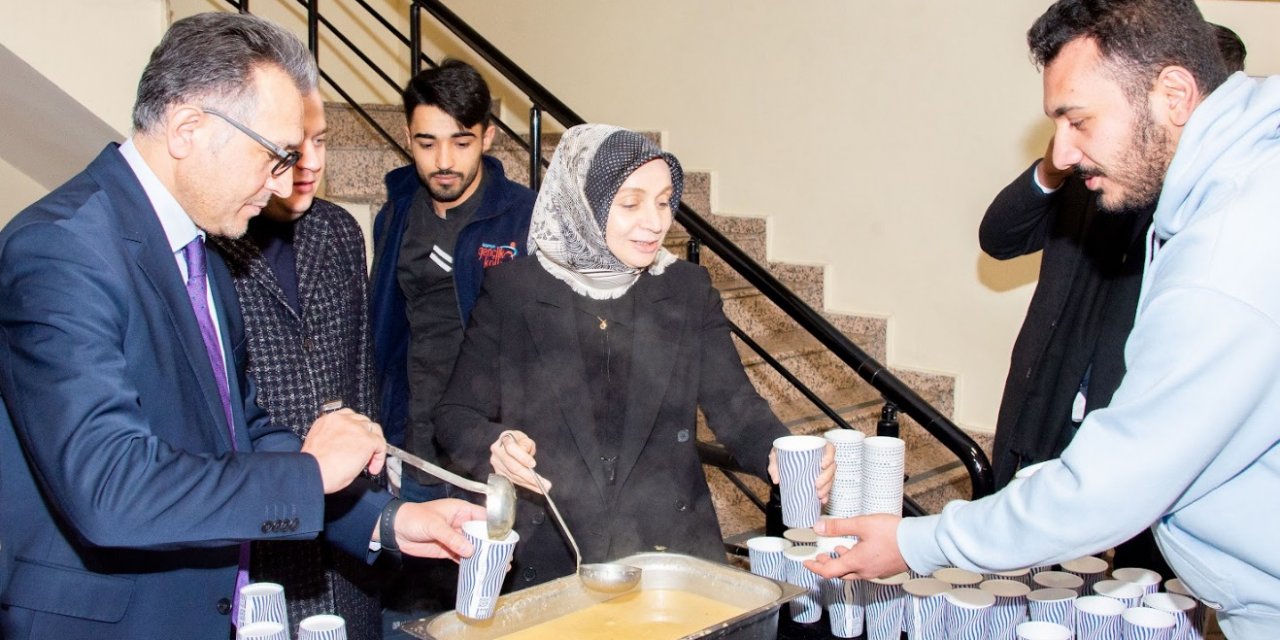 Konya Selçuk'ta öğrencilere çorba ikram edildi