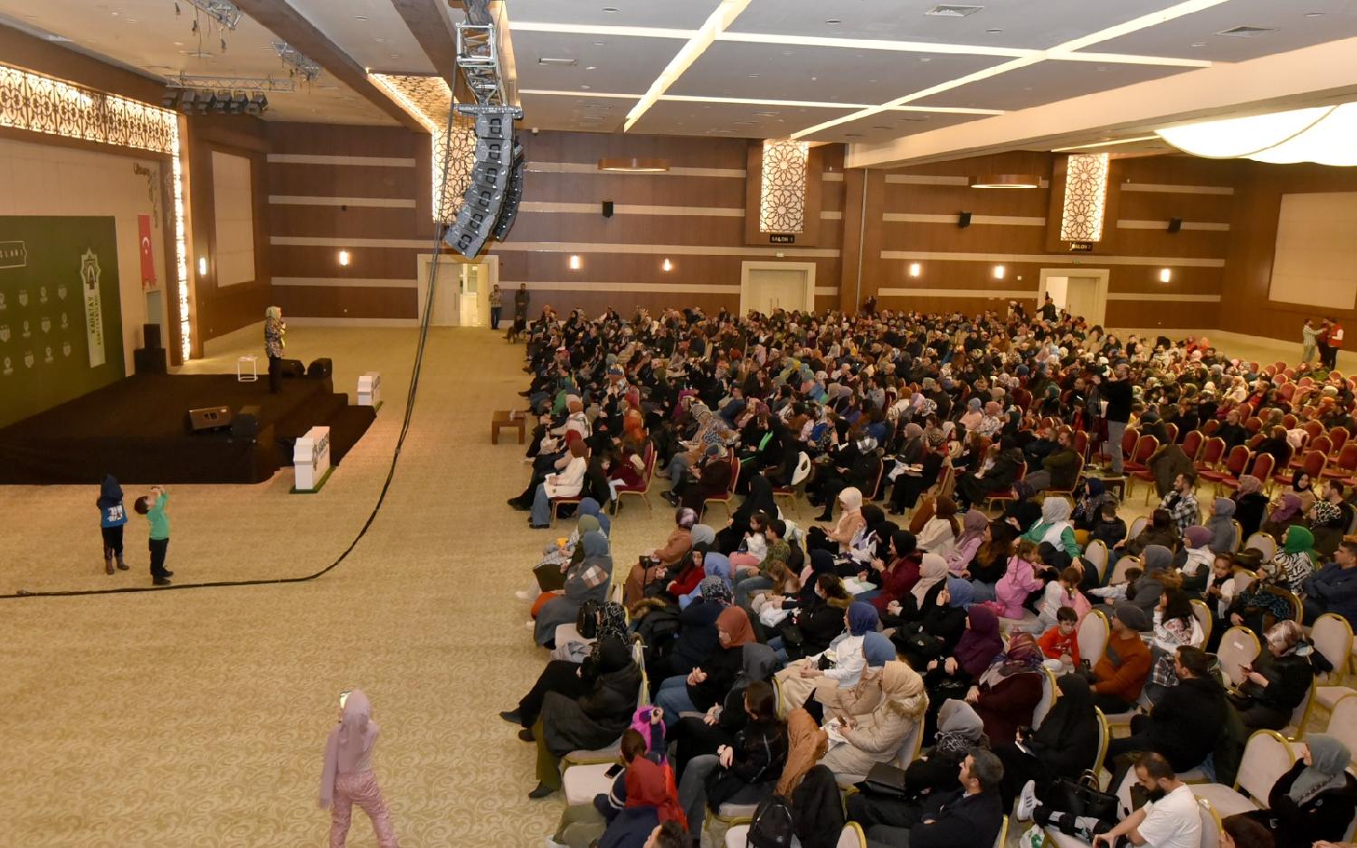 Karatay Belediyesi’nin “Karatay Konferansları” başladı