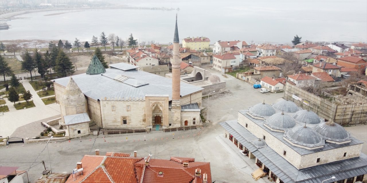Konya'da dikkat çeken özellikleriyle bilinen camiyi 157 bin kişi ziyaret etti