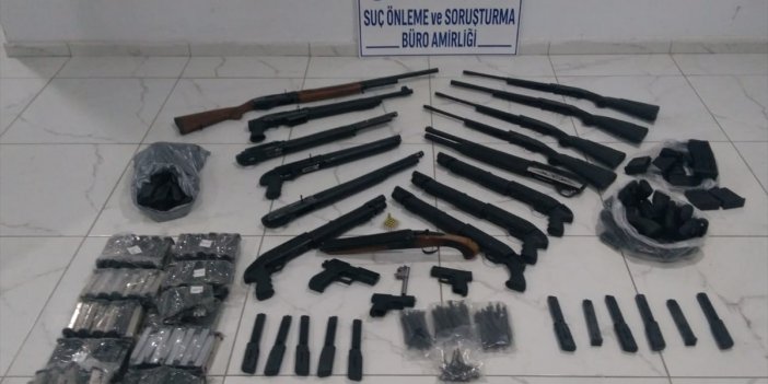 Konya'da araçtan 15 adet ruhsatsız silah çıktı