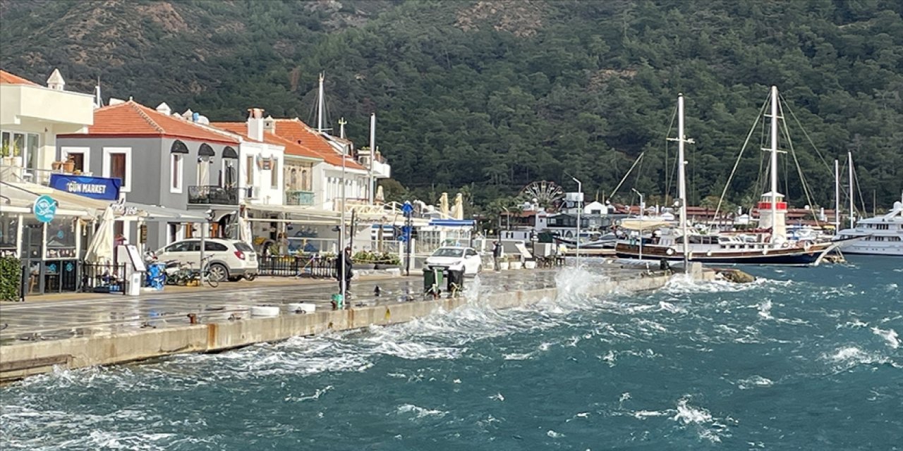 Muğla'da sağanak ve kuvvetli rüzgar etkili oldu