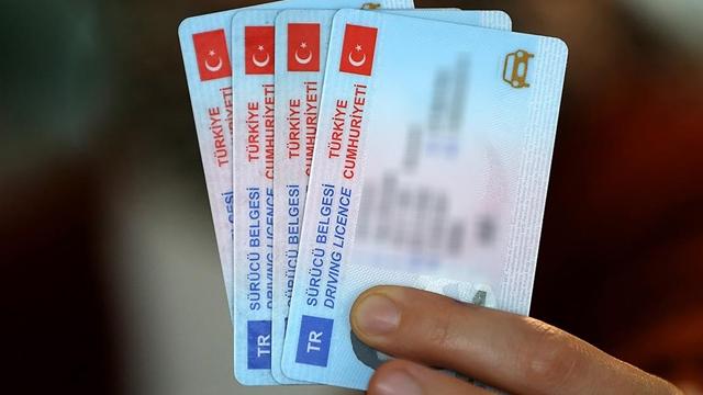 Otobüs şoförlüğü için ehliyet yaş sınırı düşürüldü