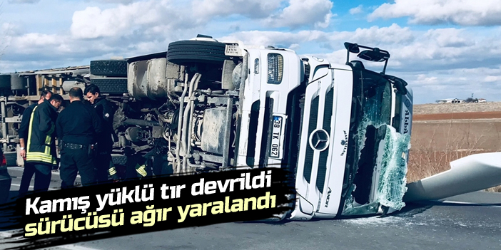 Konya'da devrilen tırın sürücüsü ağır yaralandı
