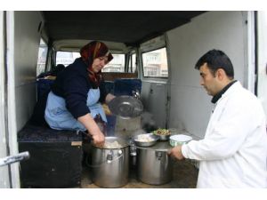 Karaman Belediyesi Hergün 300 Aileye Yemek Veriyor
