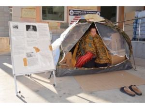 Dondurucu Soğu Rağmen Hastane Bahçesindeki Eyleminden Vazgeçmiyor