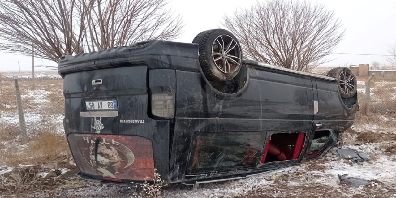 Aksaray'da minibüsün devrilmesi sonucu 7 kişi yaralandı