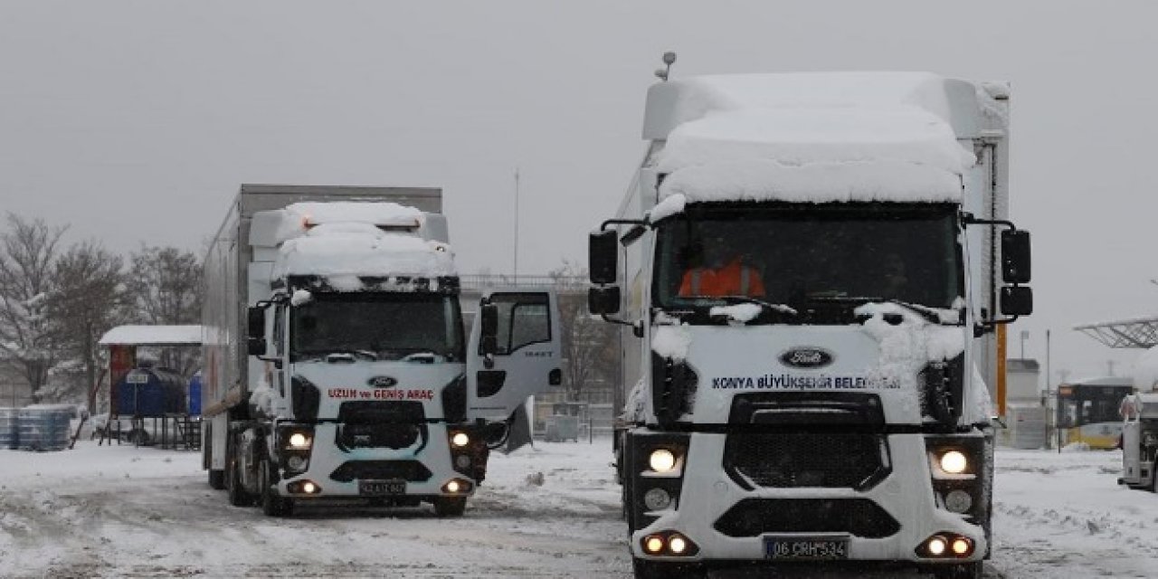 Konya'dan depremin vurduğu Hatay'a 6 TIR su yardımı