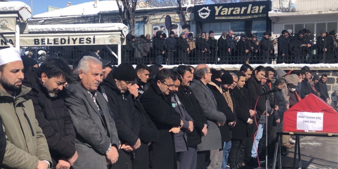 Depremde hayatını kaybeden polis memuru Konya'da son yolculuğuna uğurlandı