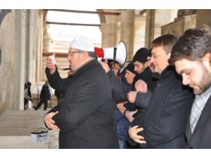 Abdülkadir Molla İçin Gıyabi Cenaze Namazı Kalındı