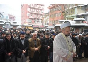 Rize’de Abdulkadir Molla İçin Gıyabi Cenaze Namazı Kılındı