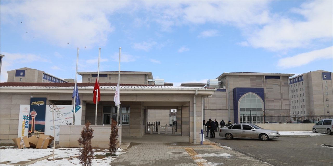 Ankara'ya getirilen depremzedeler KYK yurtlarına yerleştiriliyor