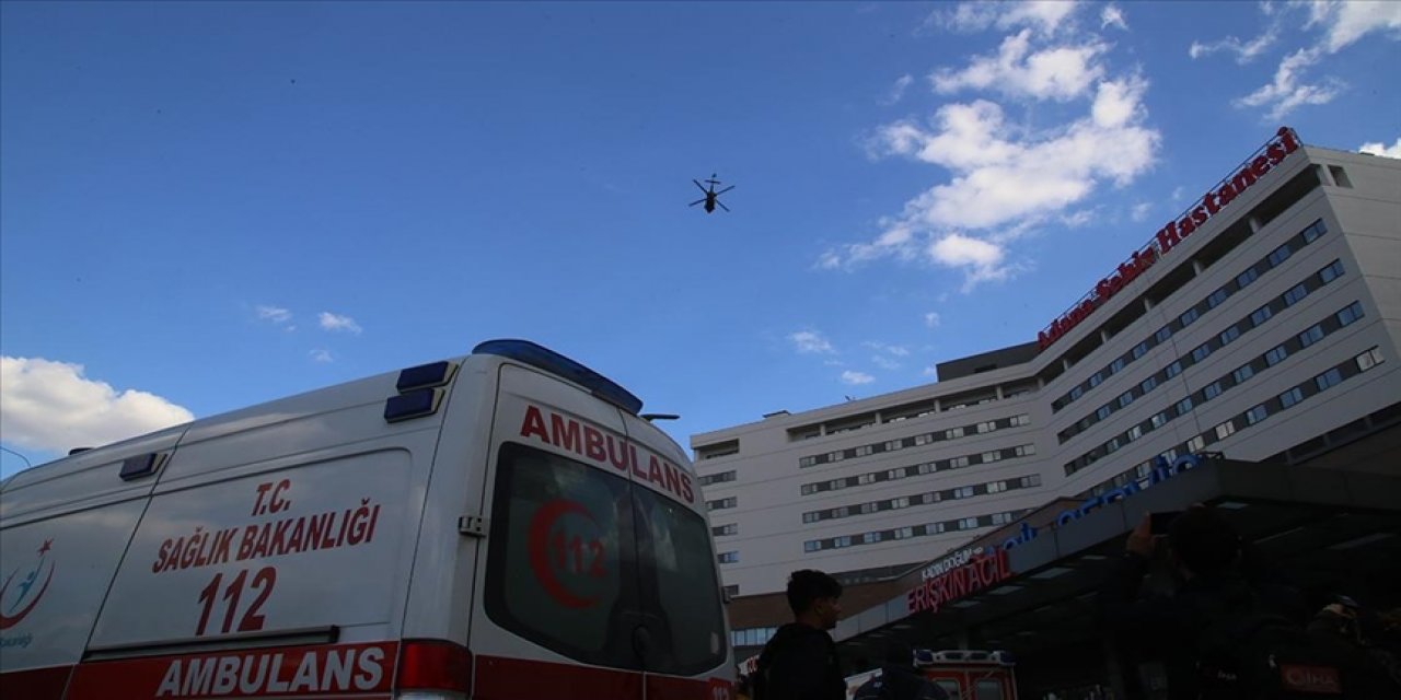 Depremde yaralananlar, helikopterle Adana'daki hastaneye sevk ediliyor