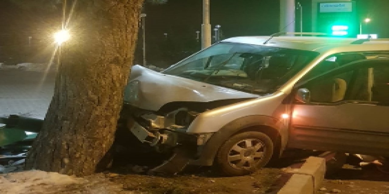 Konya'da trafik kazası geçiren 3'ü çocuk 4 depremzede yaralandı