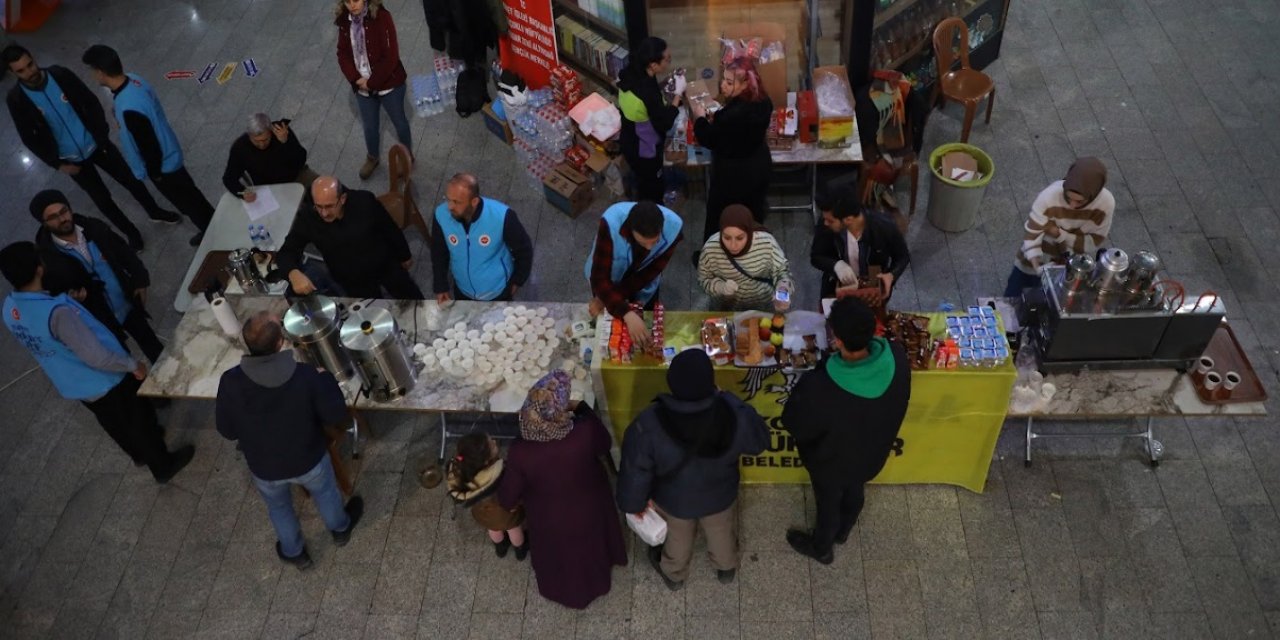 Büyükşehir Konya Otogarı’nda afetzedelere destek oluyor