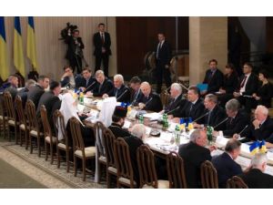 Ukrayna’da Taraflar 'Yuvarlak Masa 'Toplantısında Buluştu