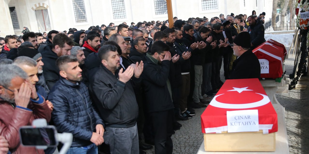Milli hentbolcu Cemal Kütahya ile oğlunun cenazesi Konya'da defnedildi 