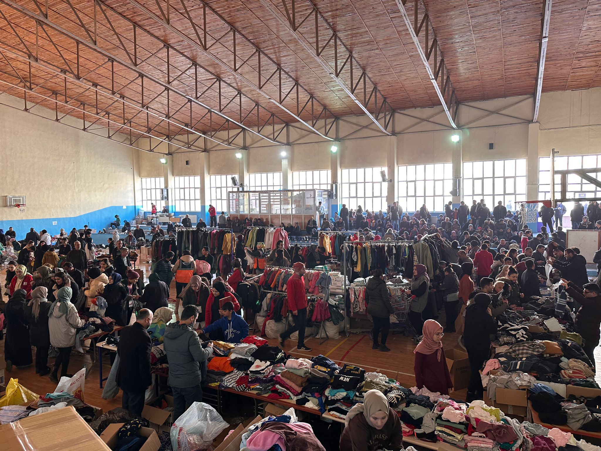 Kızılay Konya Şubesi  depremzedelere yardımlarını sürdürüyor